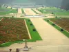 Castillo de Vaux-le-Vicomte - Vista de los jardines franceses de Le Nôtre: jardines del Parterre, estanques, estatuas y paseos