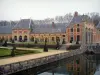 Castillo de Vaux-le-Vicomte - Moats, dependencias (común) y el Jardín