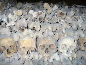 Catacombe di Parigi - Boneyard (situato nelle ex cave sotterranee): ossa