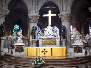 Catedral Notre-Dame de Paris - Dentro de la catedral: Altar