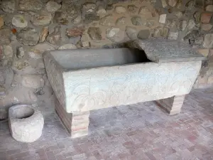 Cathédrale et cloître d'Elne - Galerie du cloître : sarcophage