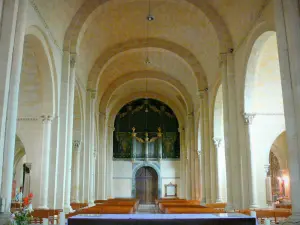 Cathédrale de Lescar - Intérieur de la cathédrale Notre-Dame : nef et orgue