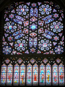 Cathédrale de Sées - Intérieur de la cathédrale gothique Notre-Dame : rose et vitraux (verrières)