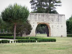 Cazeneuve castle - Old twon gate shaped as a triumphal arch and park 