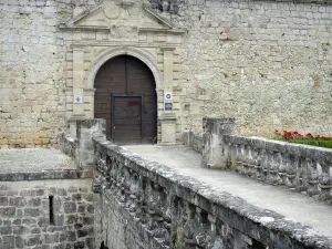 Cazeneuve castle - Front door of the castle 