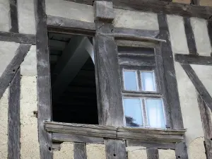 Ceffonds - Fenêtre d'une maison à pans de bois du village