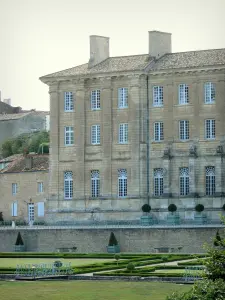 Celles-sur-Belle royal abbey - Convent buildings and French garden