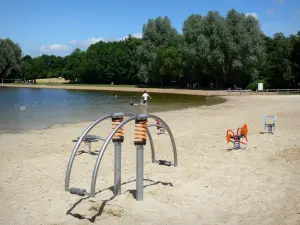 Centro ricreativo di La Ferté-Macé - Beach, parco giochi, lago (lago) e alberi del Parc Naturel Regional Normandie-Maine