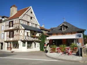 Chablis - Half-timbered house and restaurant terrace