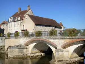 Chablis - Flower-bedecked bridge spanning the Serein river and houses of the village