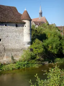 Chablis - Mirau d'Aval tower, on the banks of the Serein river, and bell tower of the Saint-Martin collegiate church in the background