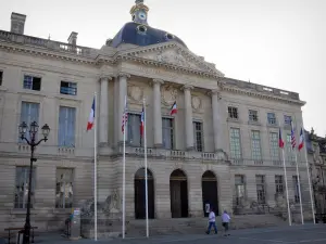 Châlons-en-Champagne - Facade of the town hall