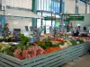Châlons-en-Champagne - Sous la halle, marché couvert (stand de fruits et légumes) 
