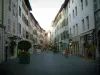 Chambéry - Golden Cross Street met zijn winkels en huizen