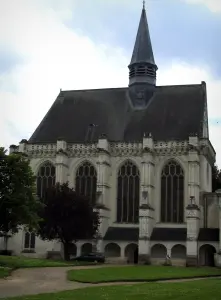 Champigny-sur-Veude - Sainte-Chapelle, prati e vialetti