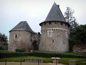 Champtoceaux - Entree torens van de oude middeleeuwse stad