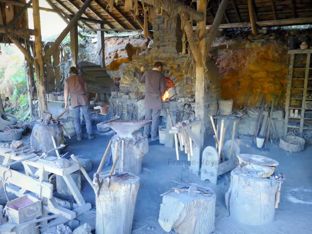 Le chantier médiéval de Guédelon - Chantier médiéval de Guédelon: Atelier des forgerons