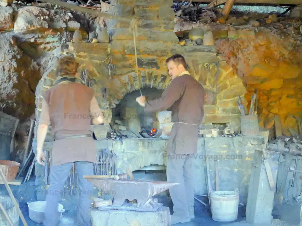 Le chantier médiéval de Guédelon - Chantier médiéval de Guédelon: Atelier des forgerons