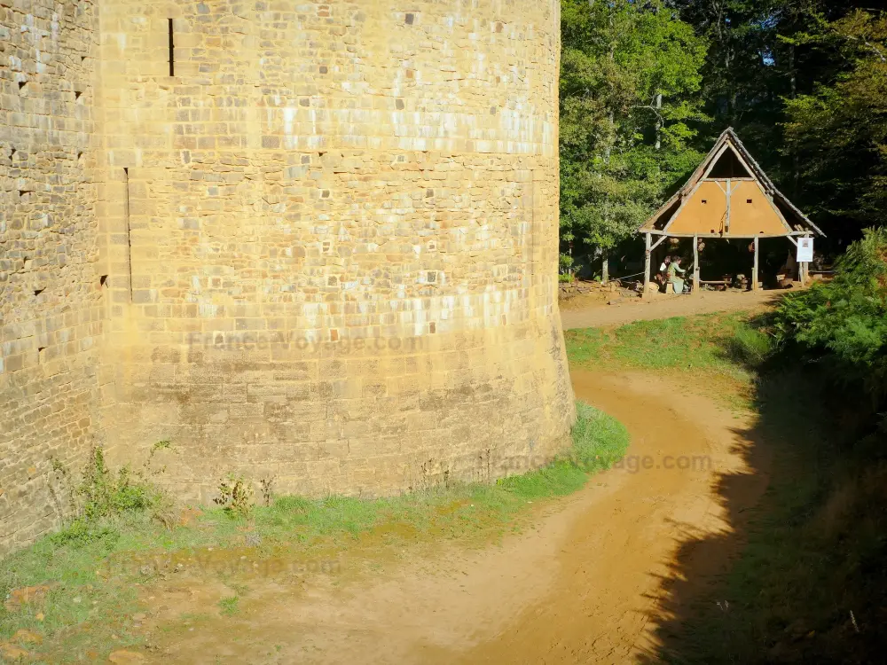 Le chantier médiéval de Guédelon - Chantier médiéval de Guédelon: Tour du château