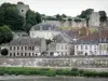 La Charité-sur-Loire - Las paredes y fachadas de la ciudad histórica a orillas del río Loira