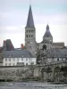 La Charité-sur-Loire - Bridge spanning River Loire, Sainte-Croix bell tower, octagonal tower of the Notre-Dame priory church and facades of the historic town