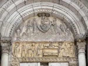 La Charité-sur-Loire - Notre-Dame priory church: tympanum of the Virgin