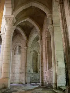 La Charité-sur-Loire - Dentro de la iglesia del priorato de Notre Dame: ambulatoria