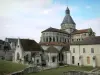 La Charité-sur-Loire - Torre octogonal y el ábside de la iglesia del priorato de Notre-Dame, el priorato y la construcción del convento