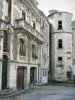 Charité-sur-Loire - 参观城堡庭院的先前和外墙的房子