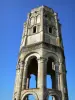 Charroux - Achteckiger Turm, genannt Turm von Charlemagne, Überreste der Abtei Saint-Sauveur