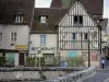 Chartres - Häuser der Strasse Tannerie säumend den Fluss Eure