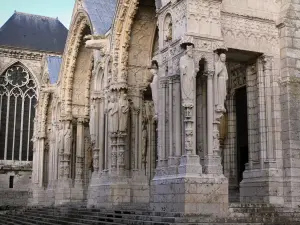 Chartres - Notre-Dame cathedral (Gothic building): Northern portal with its sculptures (statuary)