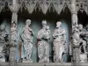 Chartres - Binnen in de Notre Dame kathedraal (Gotische gebouw): beelden (beeldhouwwerken), de afsluiting van het koor (het koor tour)
