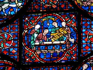 Chartres - Intérieur de la cathédrale Notre-Dame (édifice gothique) : vitrail