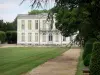 Château de Bouges - Allée du parc menant au château ; sur la commune de Bouges-le-Château