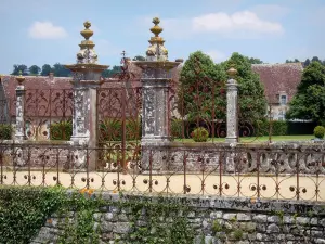 Château de Carrouges - Forged iron gates of the park