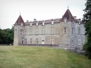 Château de Cazeneuve - Tours et façades du château