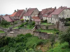 Château-Chalon - Houses and gardens