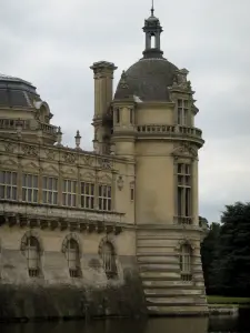 Château de Chantilly - Tower of the château and moats