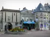 Château-Chinon - Notre Dame de Compuerta, de flores, tiendas y fachadas Château-Chinon (Ciudad) en el Parque Natural Regional de Morvan