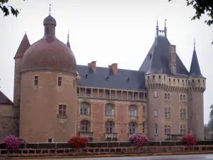 Château de La Clayette - Facade of the Château