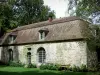 Château de Courances - La foulerie dans le parc du château