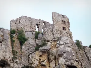 Château de Crussol - Vestiges de la forteresse médiévale sur un éperon rocheux