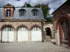 Château de Dampierre - Communs du château