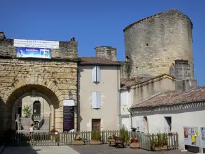 Château de Duras - Entrance to the château