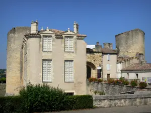 Château de Duras - Entrance to the château