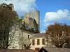 Château de Gavaudun - Maisons du village au pied de la forteresse