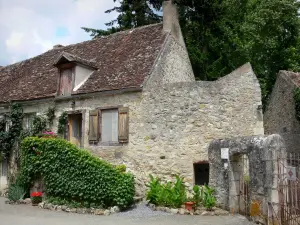Château-Guillaume - Maison en pierre ; sur la commune de Lignac, dans le vallon de l'Allemette, dans le Parc Naturel Régional de la Brenne
