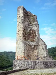 Château de Laroquebrou - Vestiges du donjon, appelé tour tronquée