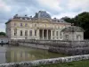 Château du Marais - Château de style Louis XVI, abritant le musée Talleyrand, pavillon de la terrasse, et douves ; sur la commune de Le Val-Saint-Germain